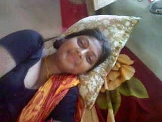 देवर सेक्सी स्तन के साथ सुंदर देसी बंगाली boudi उजागर