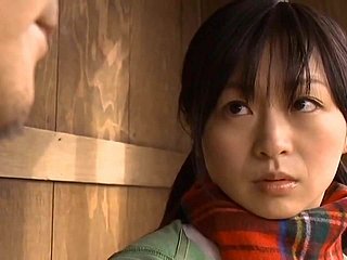 jeune japonaise docile offerte toilettes pervers