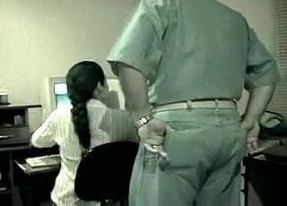 مراهقون الشباب لطيف خائفة من الوقوع