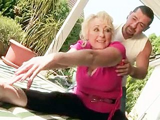 Granny fode Innovative Professores de Yoga