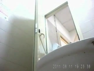 Italiano Overhear Toilet 2