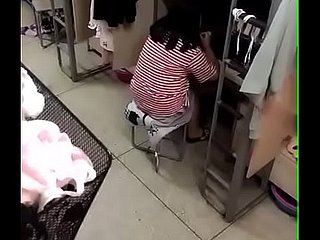 极品˚F罩杯二次元狂热校鸡女生寝室场景视角自拍视频主播直播