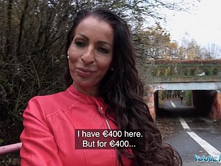 Öffentliche Mittel echte MILF fickt für Bargeld