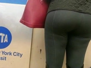 Candid MILF jamaïcaine barboter sur le butin