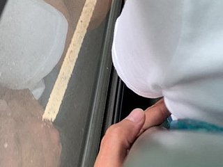 Dotknąć Milf w Bus - po omacku ​​Milf