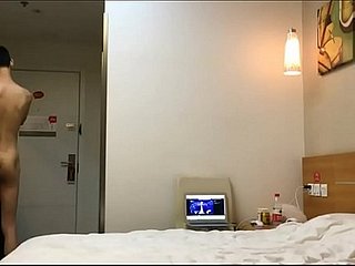 正 和 妈妈 打电话 被 强行 扯掉 裤子 操, 干 的 太 狠 把 美女 真 操 哭 了 说: 痛, 干 的 我 肚子 都 痛, 你 做 女人 试试 预览 视频 (Trailer)