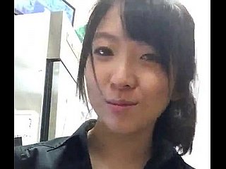 พนักงานกระพริบโดนัลด์สาว
