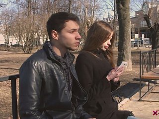 Opgepikt relative to het parkland Adel Bye krijgt geneukt going in haar nieuwe mannelijke vriend