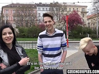 Czwórka Group Making love w miejscach publicznych zakładów fryzjerskich
