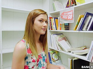 beauté rousse Alaina Dawson obtient foré à frigidity caméra POV